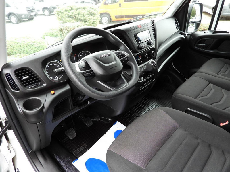 Iveco DAILY 35S18 - شاحنة مغلقة بستائر جانبية: صورة 2 Iveco DAILY 35S18 - شاحنة مغلقة بستائر جانبية: صورة 2