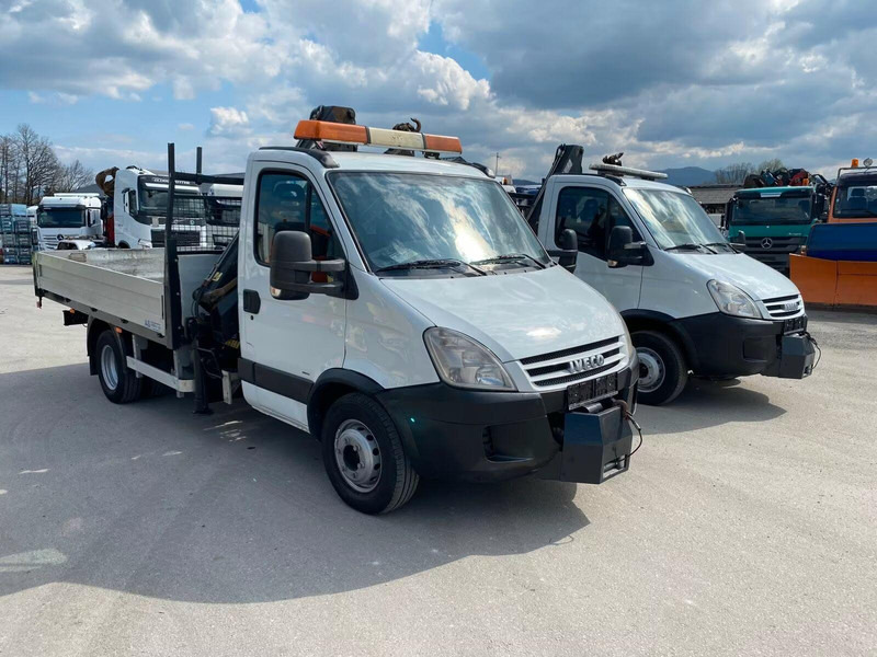 Iveco Daily 65C18 - Flatbed truck + crane - شاحنات مسطحة, شاحنة كرين: صورة 2 Iveco Daily 65C18 - Flatbed truck + crane - شاحنات مسطحة, شاحنة كرين: صورة 2
