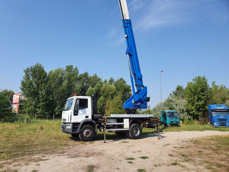 Iveco Eurocargo ML 180 E 24 - Bizocchi KJF 320 lifting basket 32 m - شاحنة, شاحنة كرين: صورة 2 Iveco Eurocargo ML 180 E 24 - Bizocchi KJF 320 lifting basket 32 m - شاحنة, شاحنة كرين: صورة 2