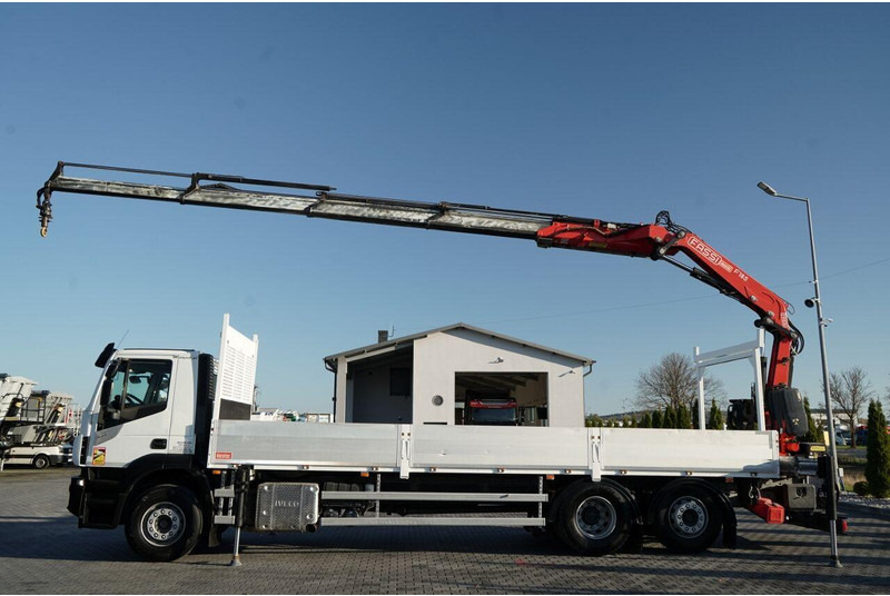 Iveco STRALIS 460 / 6X2 / SKRZYNIOWY 8,1 m + HDS FASSI. F185 MAX UDŹWI - شاحنات مسطحة, شاحنة كرين: صورة 2 Iveco STRALIS 460 / 6X2 / SKRZYNIOWY 8,1 m + HDS FASSI. F185 MAX UDŹWI - شاحنات مسطحة, شاحنة كرين: صورة 2
