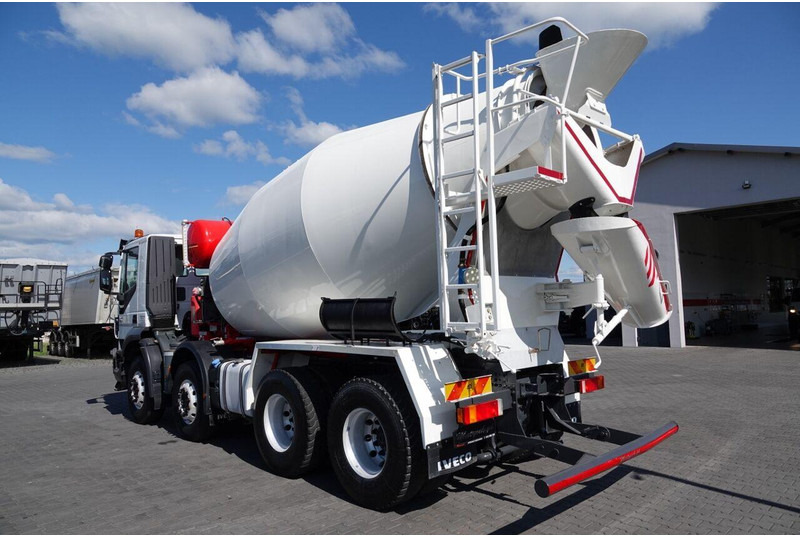 Iveco TRAKKER 410 / 8X4 / BETONOMIESZARKA 9 M3 / PUTZMEISTER / ALUFELG - شاحنة خلاطة خرسانة: صورة 4 Iveco TRAKKER 410 / 8X4 / BETONOMIESZARKA 9 M3 / PUTZMEISTER / ALUFELG - شاحنة خلاطة خرسانة: صورة 4