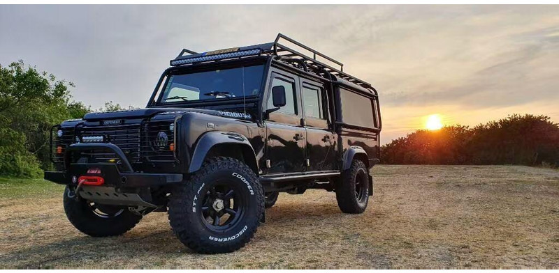 Land Rover Defender 130 - Off road 4x4 - سيارة دفع رباعي: صورة 1 Land Rover Defender 130 - Off road 4x4 - سيارة دفع رباعي: صورة 1