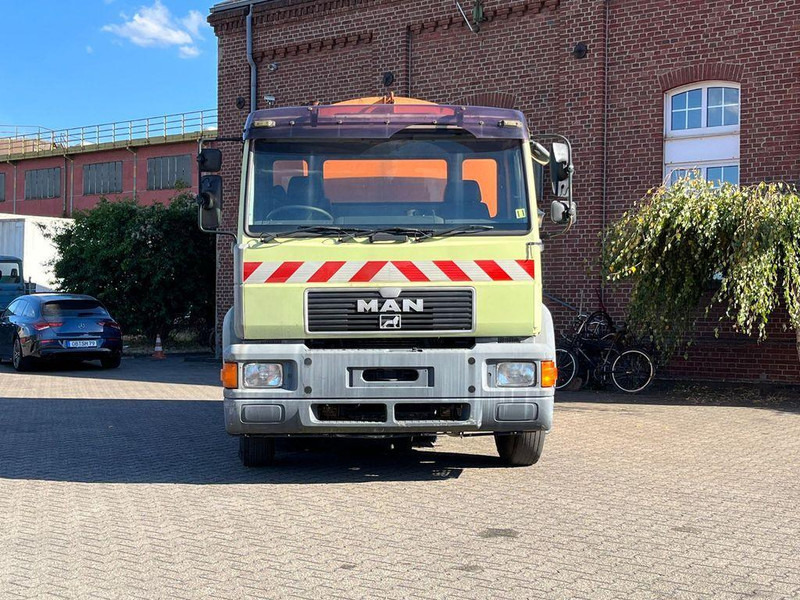 MAN 15.163 Utcaseprő - سياره كنس شوارع: صورة 3 MAN 15.163 Utcaseprő - سياره كنس شوارع: صورة 3