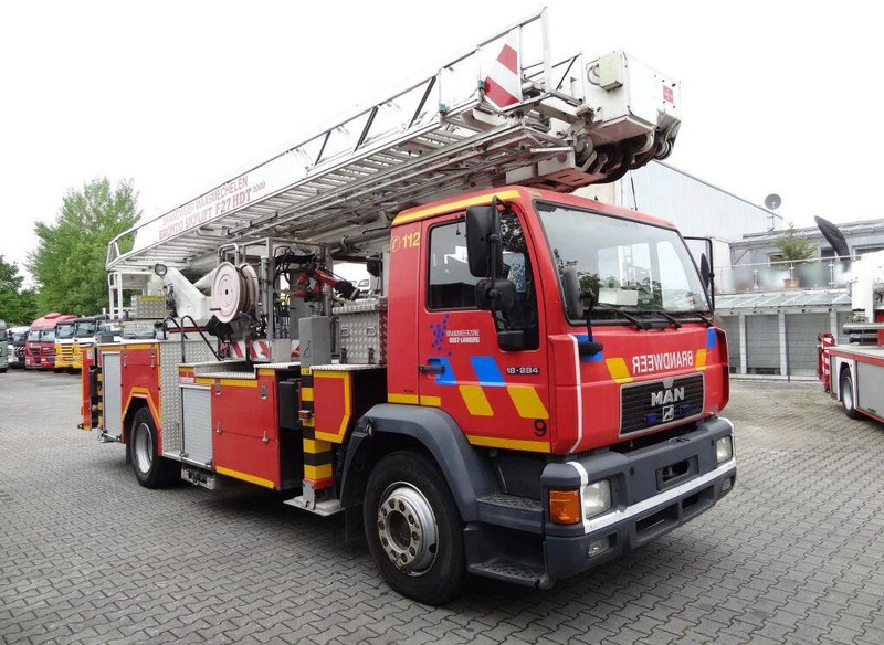 MAN 18.284 L2000 - Fire truck+ladder lift - شاحنة حريق: صورة 3 MAN 18.284 L2000 - Fire truck+ladder lift - شاحنة حريق: صورة 3