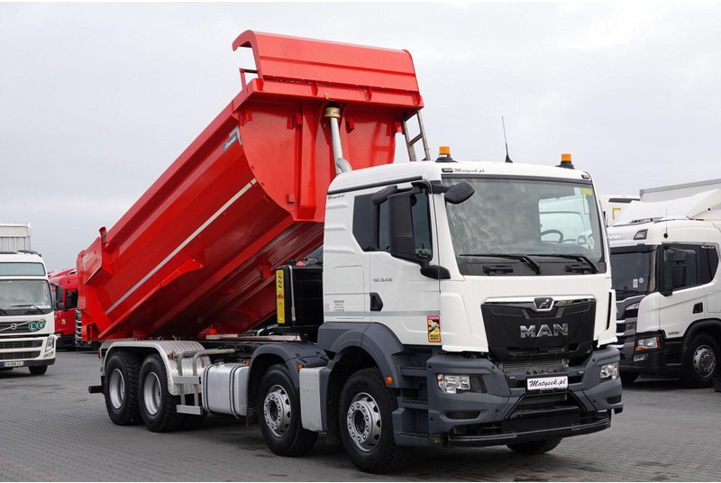 MAN TGS 35.430 / 8X4 / WYWROTKA TYLNOZSYPOWA / HYDROKLAPA / OPONY 10 - شاحنة قلاب: صورة 4 MAN TGS 35.430 / 8X4 / WYWROTKA TYLNOZSYPOWA / HYDROKLAPA / OPONY 10 - شاحنة قلاب: صورة 4
