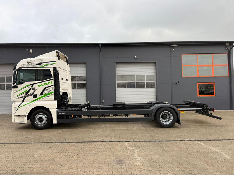 MAN TGX 18.470 // Przebieg 252 tyś. km !!! // Ciężarówka jak nowa // - شاحنة بهيكل معدني للمقصورة: صورة 2 MAN TGX 18.470 // Przebieg 252 tyś. km !!! // Ciężarówka jak nowa // - شاحنة بهيكل معدني للمقصورة: صورة 2