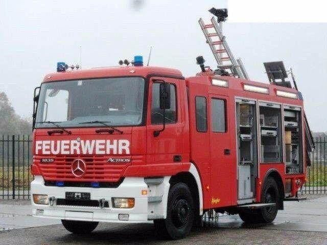 Mercedes-Benz ACTROS 1835 Feuerwehr 2080 L Fire Unit !! - شاحنة حريق: صورة 1 Mercedes-Benz ACTROS 1835 Feuerwehr 2080 L Fire Unit !! - شاحنة حريق: صورة 1