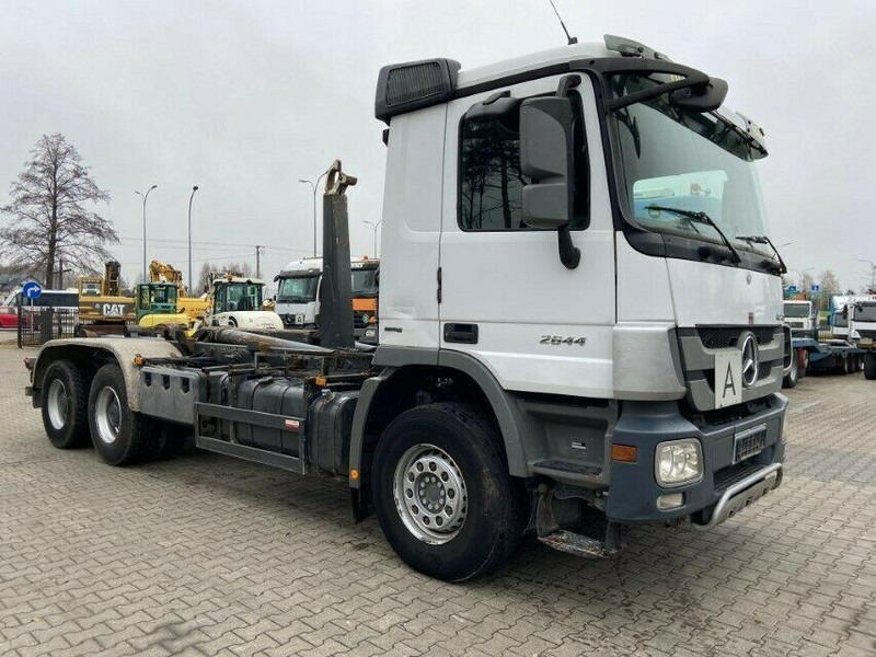 Mercedes-Benz ACTROS 2644 - شاحنة برافعة خطافية: صورة 1 Mercedes-Benz ACTROS 2644 - شاحنة برافعة خطافية: صورة 1