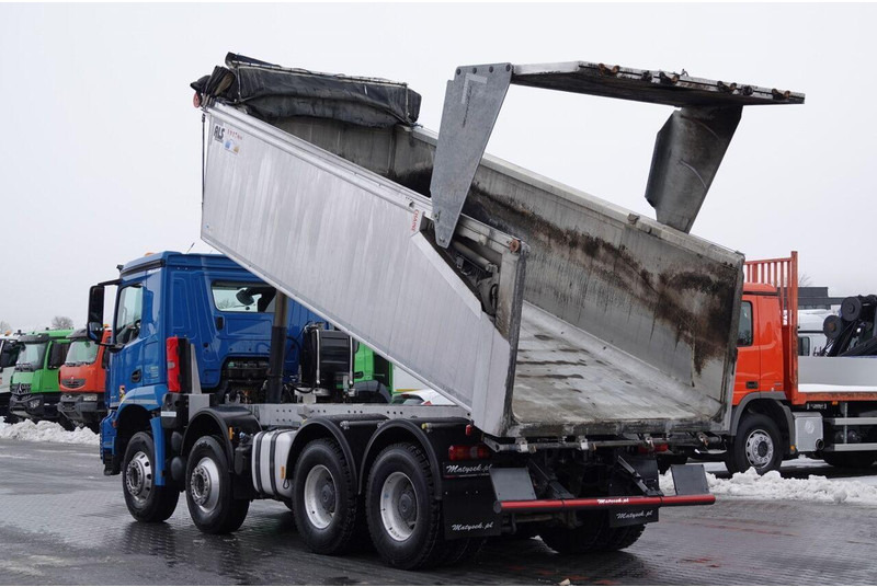 Mercedes-Benz AROCS 3243 / 8x4 / WYWROTKA 20m3 / TYLNOZSYP / EURO 6 / OPONY 10 - شاحنة قلاب: صورة 3 Mercedes-Benz AROCS 3243 / 8x4 / WYWROTKA 20m3 / TYLNOZSYP / EURO 6 / OPONY 10 - شاحنة قلاب: صورة 3