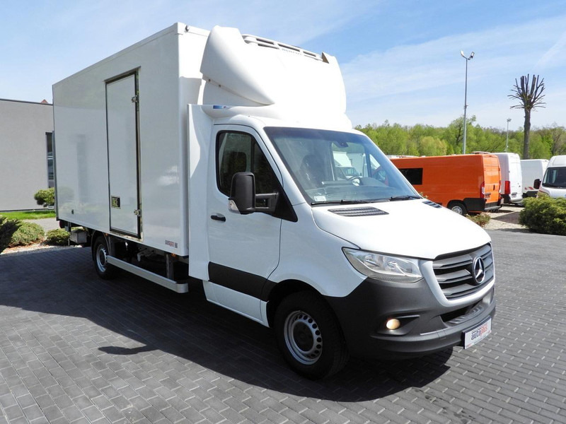 Mercedes-Benz SPRINTER 316 CHŁODNIA KONTENER 0*C WINDA 8 PALET TEMPOMAT PNEUMA - شاحنة ذات مبرد: صورة 4 Mercedes-Benz SPRINTER 316 CHŁODNIA KONTENER 0*C WINDA 8 PALET TEMPOMAT PNEUMA - شاحنة ذات مبرد: صورة 4