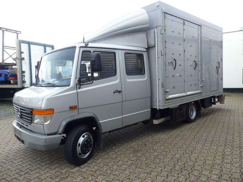 Mercedes-Benz Vario 818 Doka horse transporter + Tail lift - شاحنة نقل خيل: صورة 3 Mercedes-Benz Vario 818 Doka horse transporter + Tail lift - شاحنة نقل خيل: صورة 3