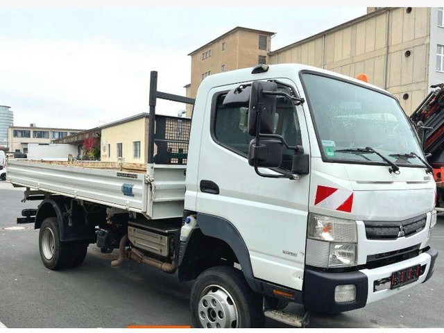 Mitsubishi Fuso 4x4 3 way tipper - شاحنة قلاب: صورة 2 Mitsubishi Fuso 4x4 3 way tipper - شاحنة قلاب: صورة 2
