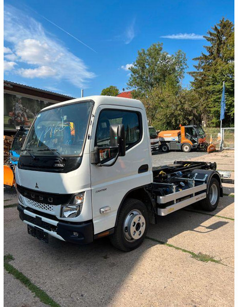Mitsubishi Fuso Canter 6S15 - شاحنة برافعة خطافية: صورة 1 Mitsubishi Fuso Canter 6S15 - شاحنة برافعة خطافية: صورة 1