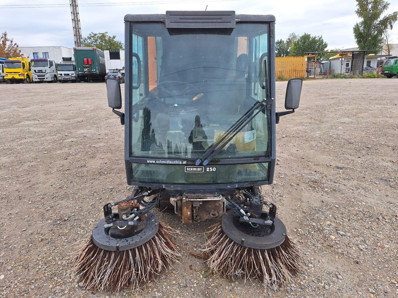 Schmidt Swingo 250 - Sweeper - سياره كنس شوارع: صورة 2 Schmidt Swingo 250 - Sweeper - سياره كنس شوارع: صورة 2