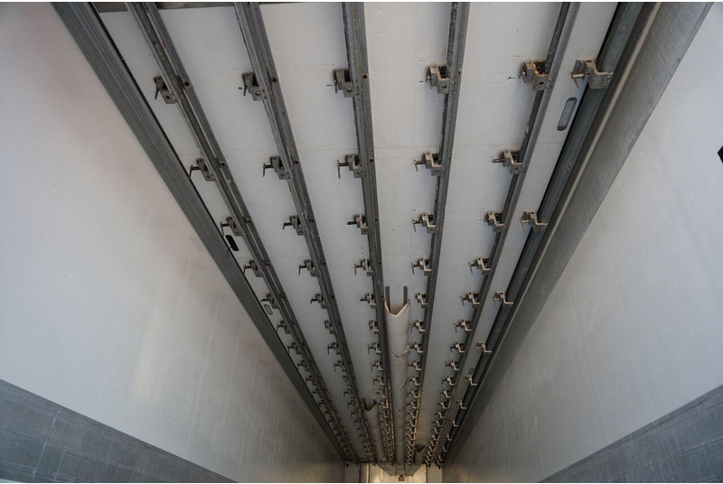 نصف مقطورة للتبريد Schmitz Cargobull CHŁODNIA / THERMO KING SLX 300 / HAKÓWKA / OŚ PODNOSZONA / KOSZ: صورة 18 نصف مقطورة للتبريد Schmitz Cargobull CHŁODNIA / THERMO KING SLX 300 / HAKÓWKA / OŚ PODNOSZONA / KOSZ: صورة 18