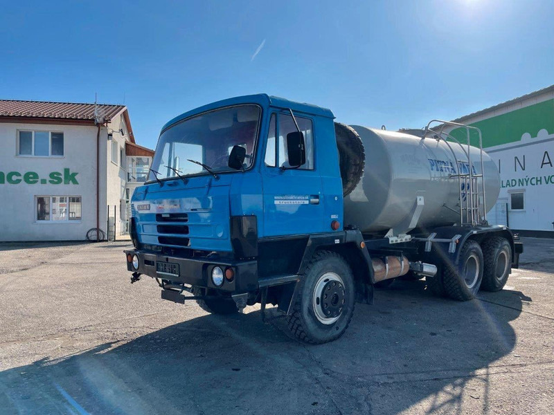 Tatra 815 6x6 Vízszállító Tartálykocsi - شاحنة صهريج: صورة 2 Tatra 815 6x6 Vízszállító Tartálykocsi - شاحنة صهريج: صورة 2