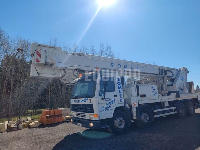 Volvo FL12 - Mounted boom lift truck - شاحنة, شاحنة كرين: صورة 1 Volvo FL12 - Mounted boom lift truck - شاحنة, شاحنة كرين: صورة 1