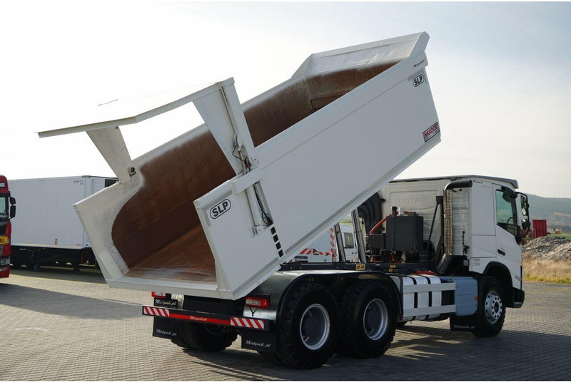 Volvo FMX 550 / 6x4 / WYWROTKA / WOZIDŁO / HARDOX / HYDRAULICZNA KLAPA - شاحنة قلاب: صورة 4 Volvo FMX 550 / 6x4 / WYWROTKA / WOZIDŁO / HARDOX / HYDRAULICZNA KLAPA - شاحنة قلاب: صورة 4