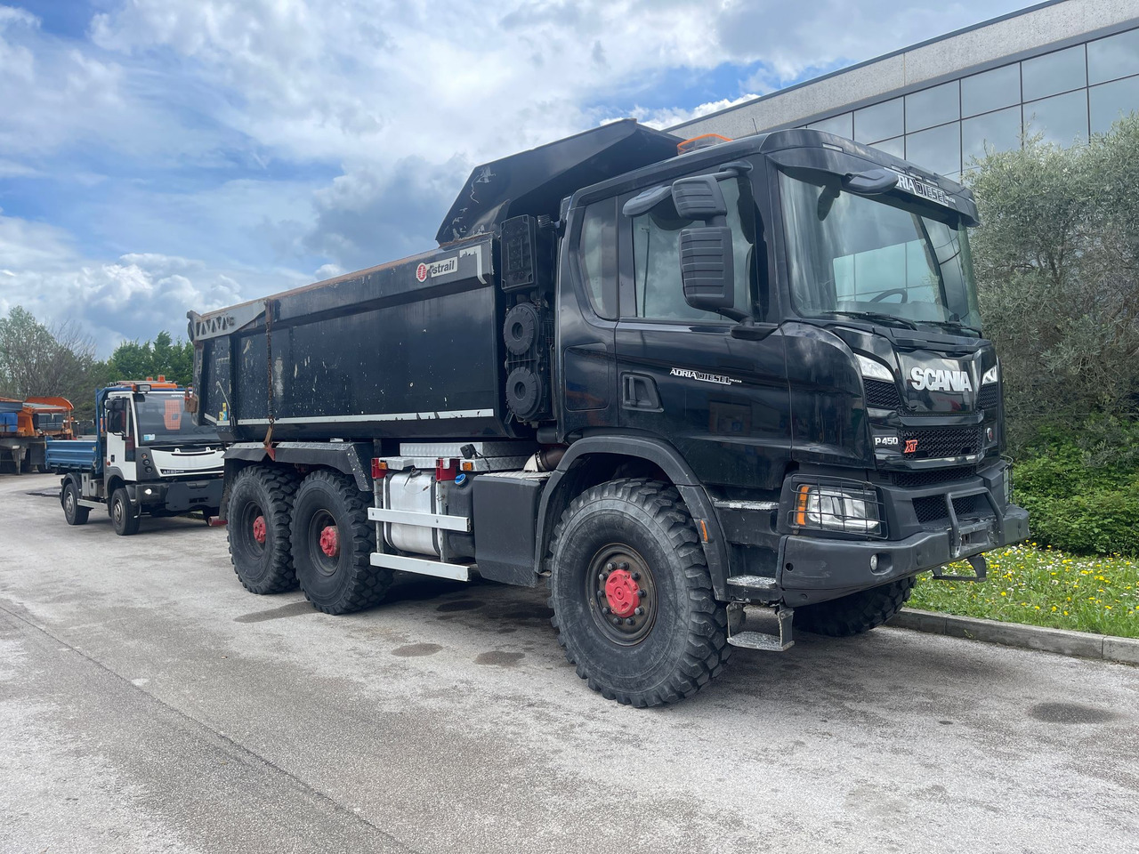 SCANIA P450 XT - شاحنة قلاب: صورة 1 SCANIA P450 XT - شاحنة قلاب: صورة 1