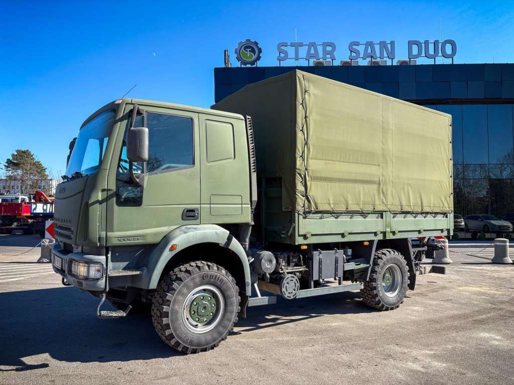 Iveco EUROCARGO 4x4 Offroad Camper Winde - شاحنة ذات ستائر جانبية: صورة 3 Iveco EUROCARGO 4x4 Offroad Camper Winde - شاحنة ذات ستائر جانبية: صورة 3