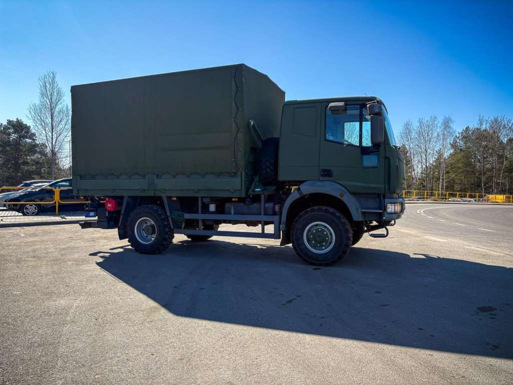 Iveco EUROCARGO 4x4 Offroad Camper Winde - شاحنة ذات ستائر جانبية: صورة 5 Iveco EUROCARGO 4x4 Offroad Camper Winde - شاحنة ذات ستائر جانبية: صورة 5