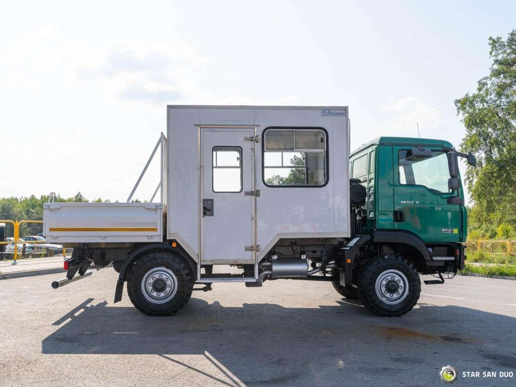 MAN TGM 13.240 4x4 BL Double Cab Camper BUS - شاحنة بهيكل معدني للمقصورة: صورة 2 MAN TGM 13.240 4x4 BL Double Cab Camper BUS - شاحنة بهيكل معدني للمقصورة: صورة 2