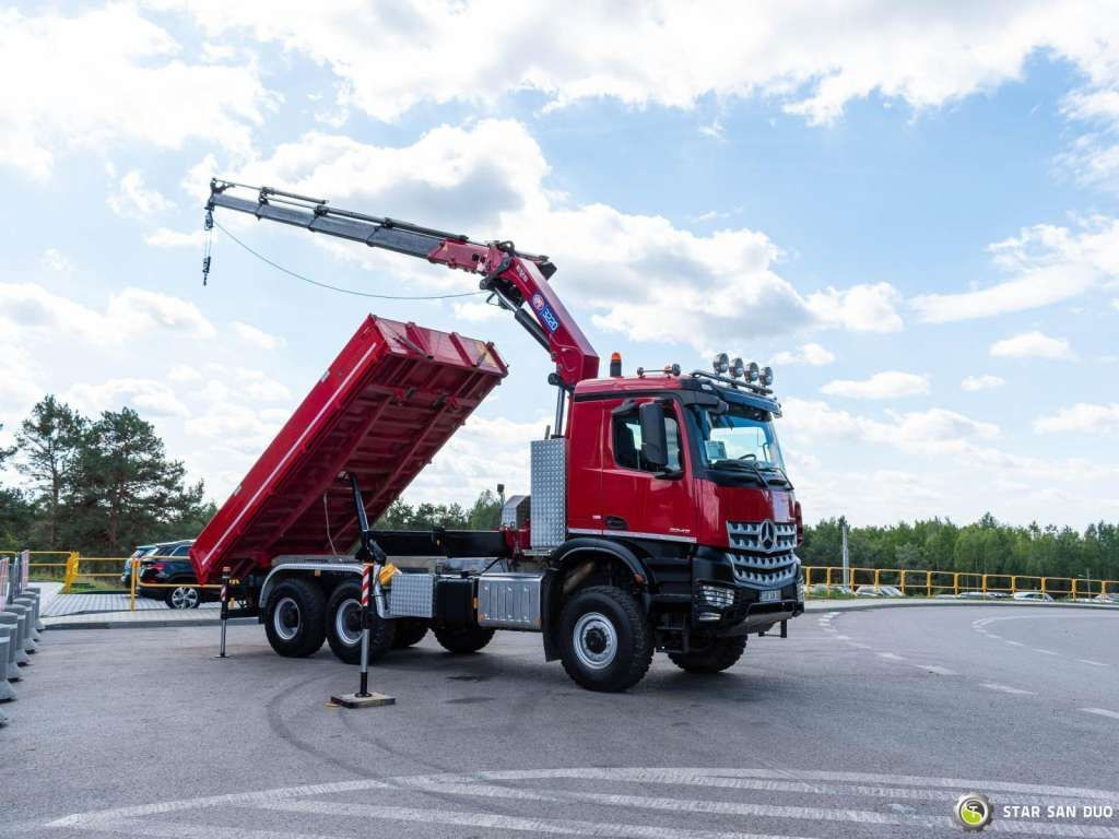 Mercedes-Benz AROCS 3345 6x6 HMF 3220 Winch Crane Tipper - شاحنة قلاب: صورة 5 Mercedes-Benz AROCS 3345 6x6 HMF 3220 Winch Crane Tipper - شاحنة قلاب: صورة 5