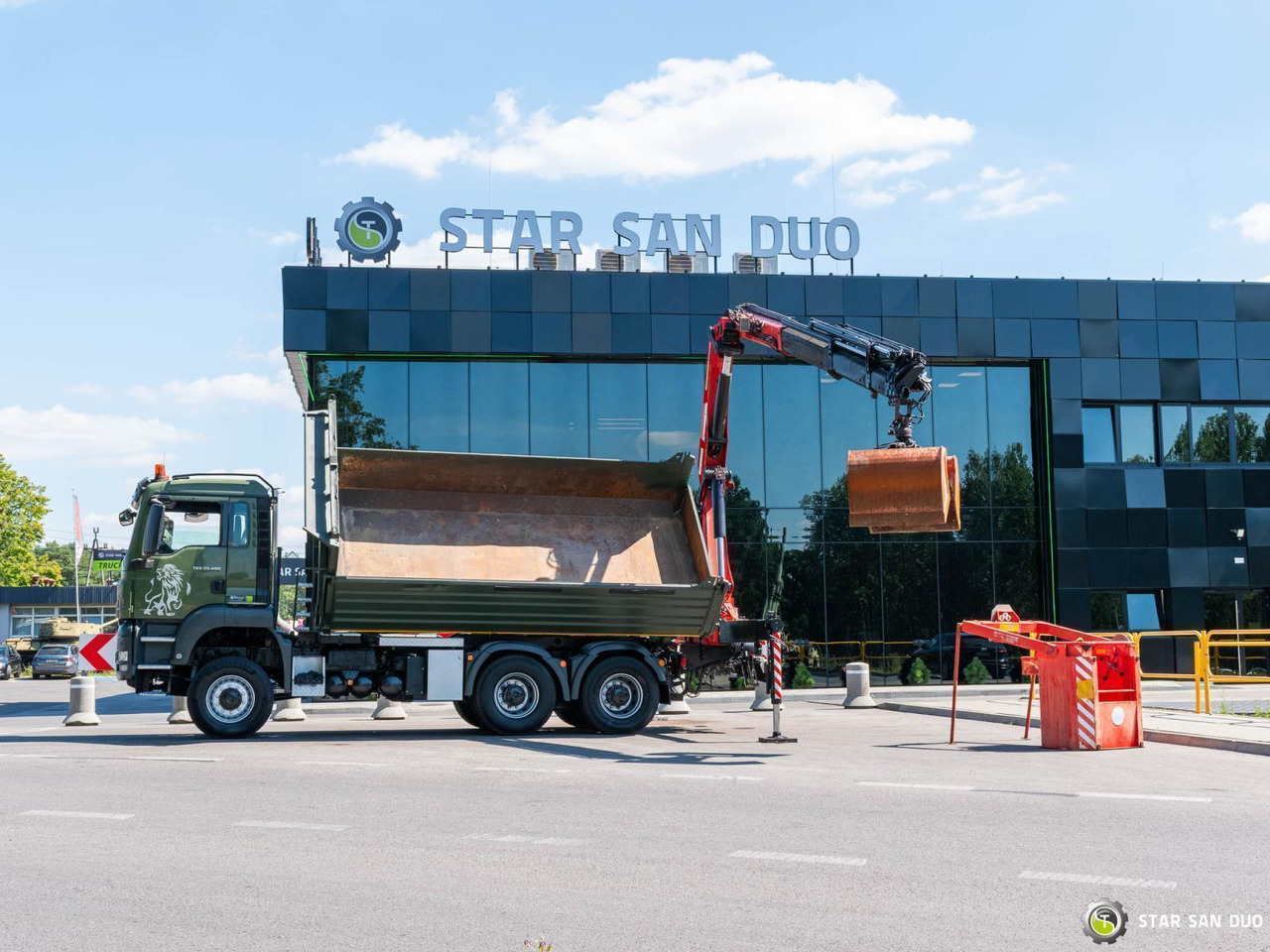 - شاحنة قلاب: صورة 1 - شاحنة قلاب: صورة 1