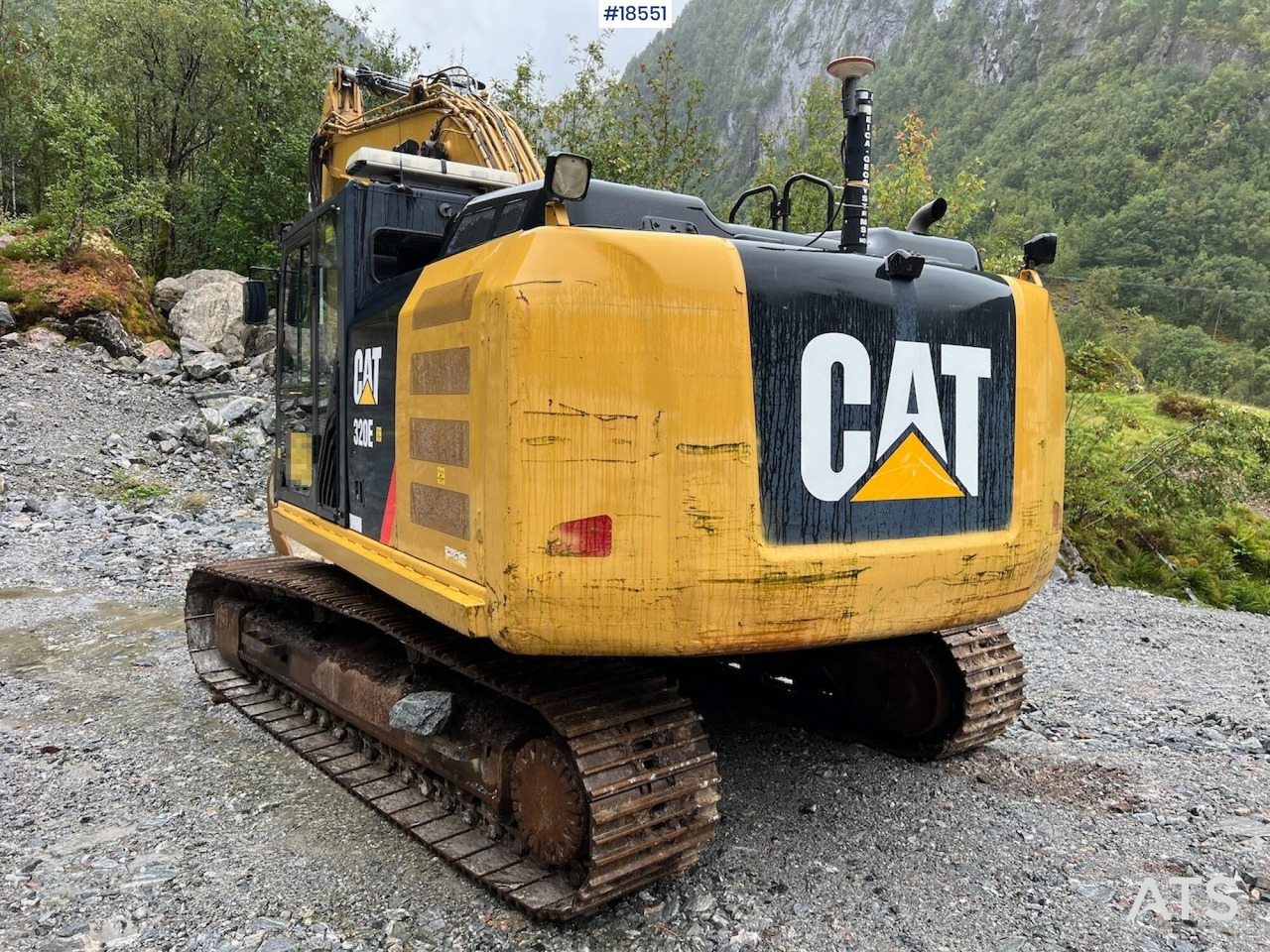 Caterpillar 320E - حفار زاحف: صورة 1 Caterpillar 320E - حفار زاحف: صورة 1