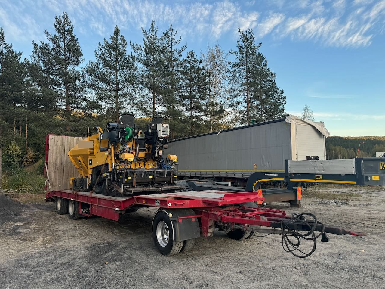 Caterpillar AP 300 - راصف أسفلت: صورة 1 Caterpillar AP 300 - راصف أسفلت: صورة 1