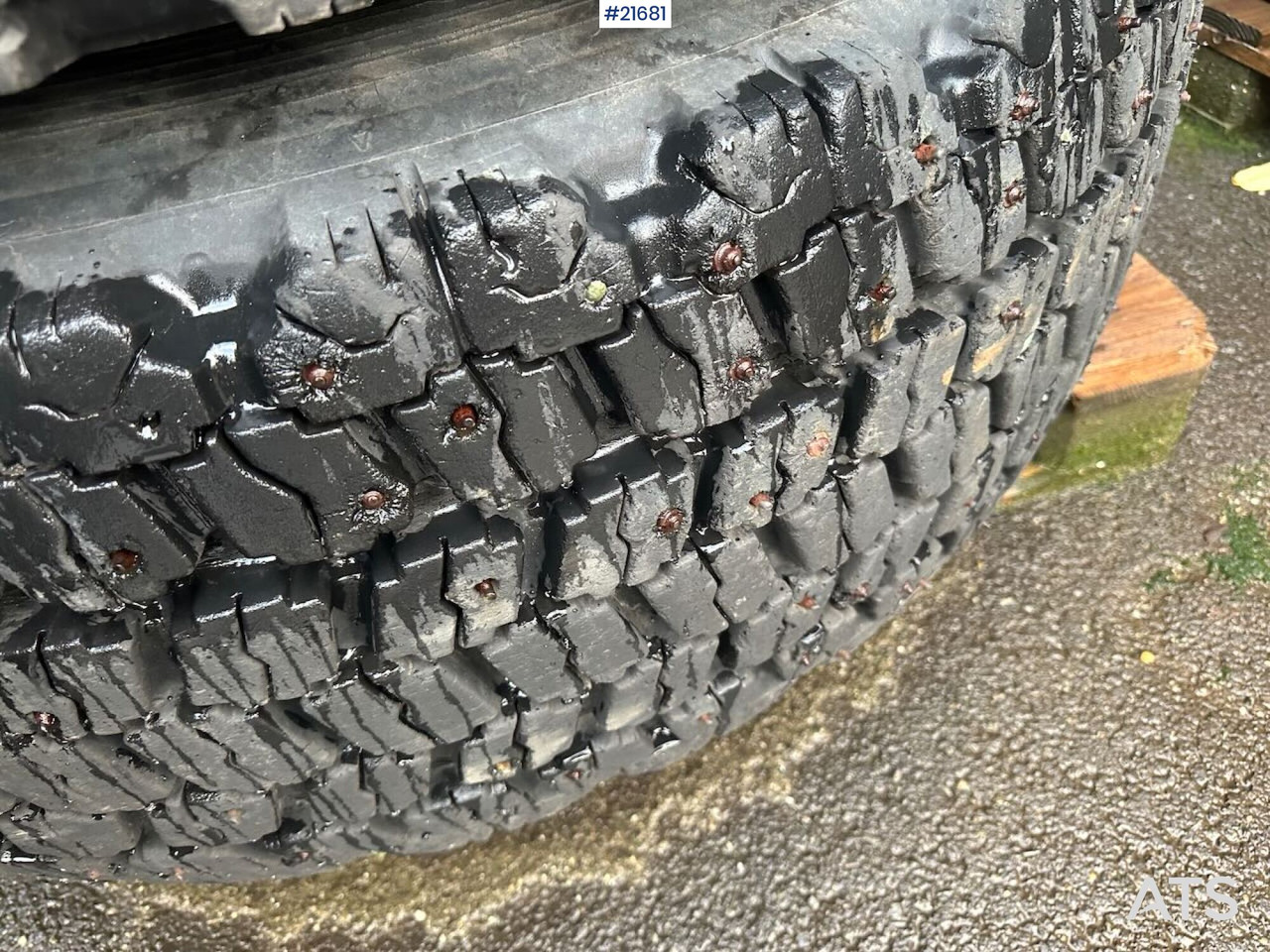 Hilo Dekkene har stått på en Volvo L60E - الإطارات والجنوط - آلات الإنشاء: صورة 3 Hilo Dekkene har stått på en Volvo L60E - الإطارات والجنوط - آلات الإنشاء: صورة 3