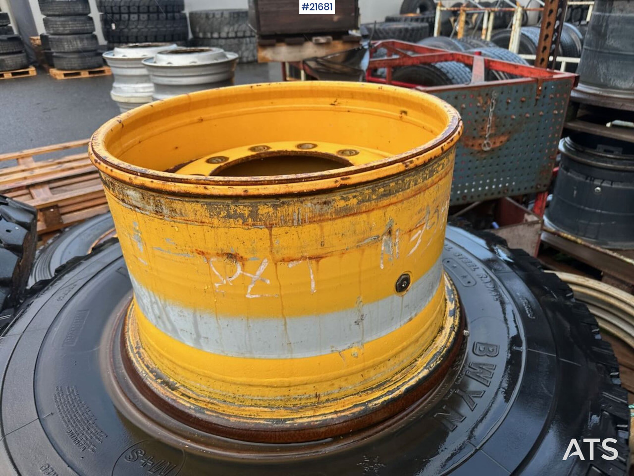 Hilo Dekkene har stått på en Volvo L60E - الإطارات والجنوط - آلات الإنشاء: صورة 5 Hilo Dekkene har stått på en Volvo L60E - الإطارات والجنوط - آلات الإنشاء: صورة 5