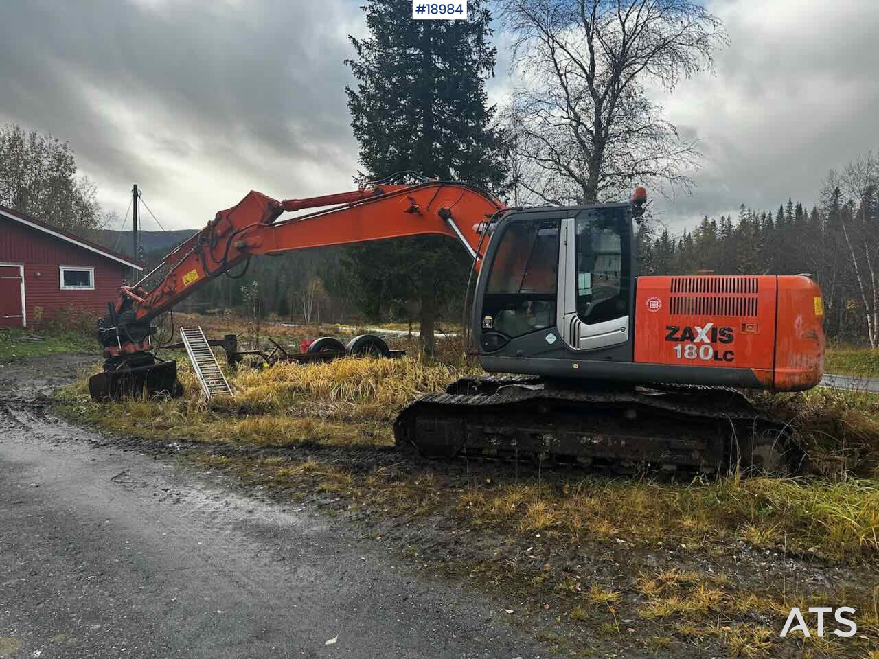 Hitachi ZX180LC-3 - حفّار: صورة 3 Hitachi ZX180LC-3 - حفّار: صورة 3