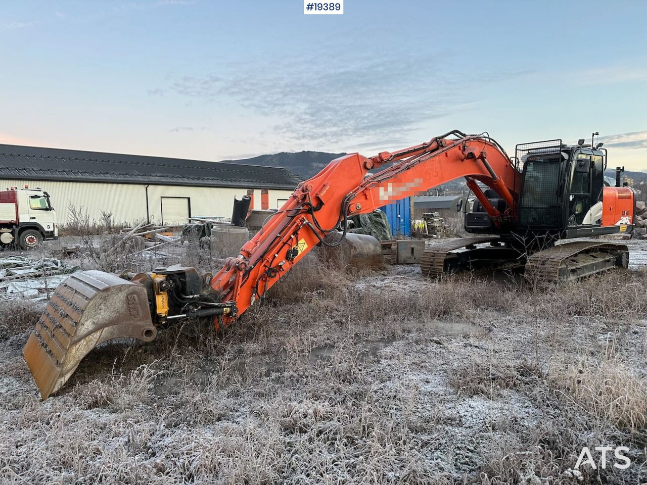 Hitachi ZX210LC-6 - حفّار: صورة 1 Hitachi ZX210LC-6 - حفّار: صورة 1