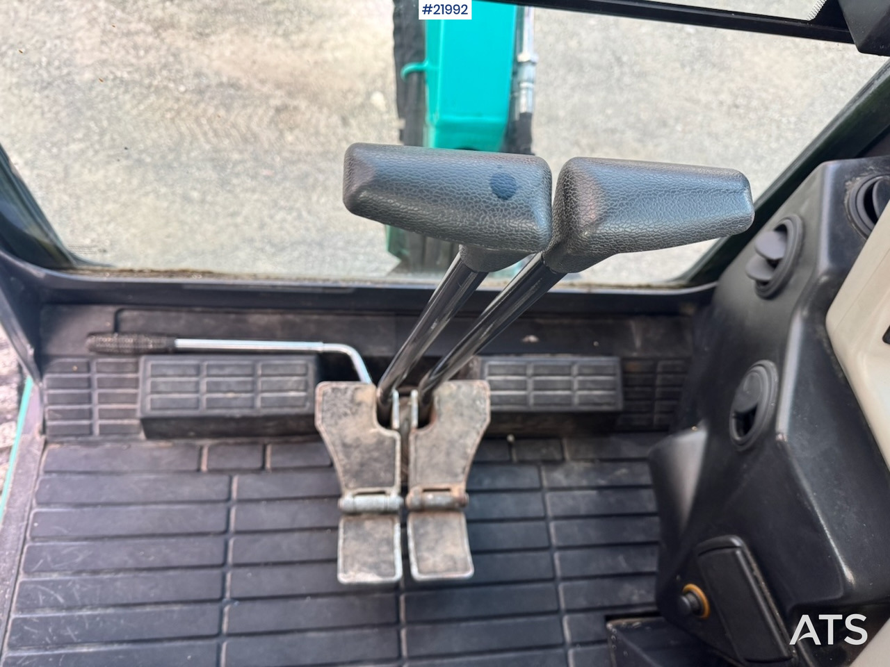 حفار صغير Kobelco 2016 Kobelco SK18 Minigraver m/ Powertilt, 3 skuffer,ripper, klype og Henger.: صورة 18 حفار صغير Kobelco 2016 Kobelco SK18 Minigraver m/ Powertilt, 3 skuffer,ripper, klype og Henger.: صورة 18