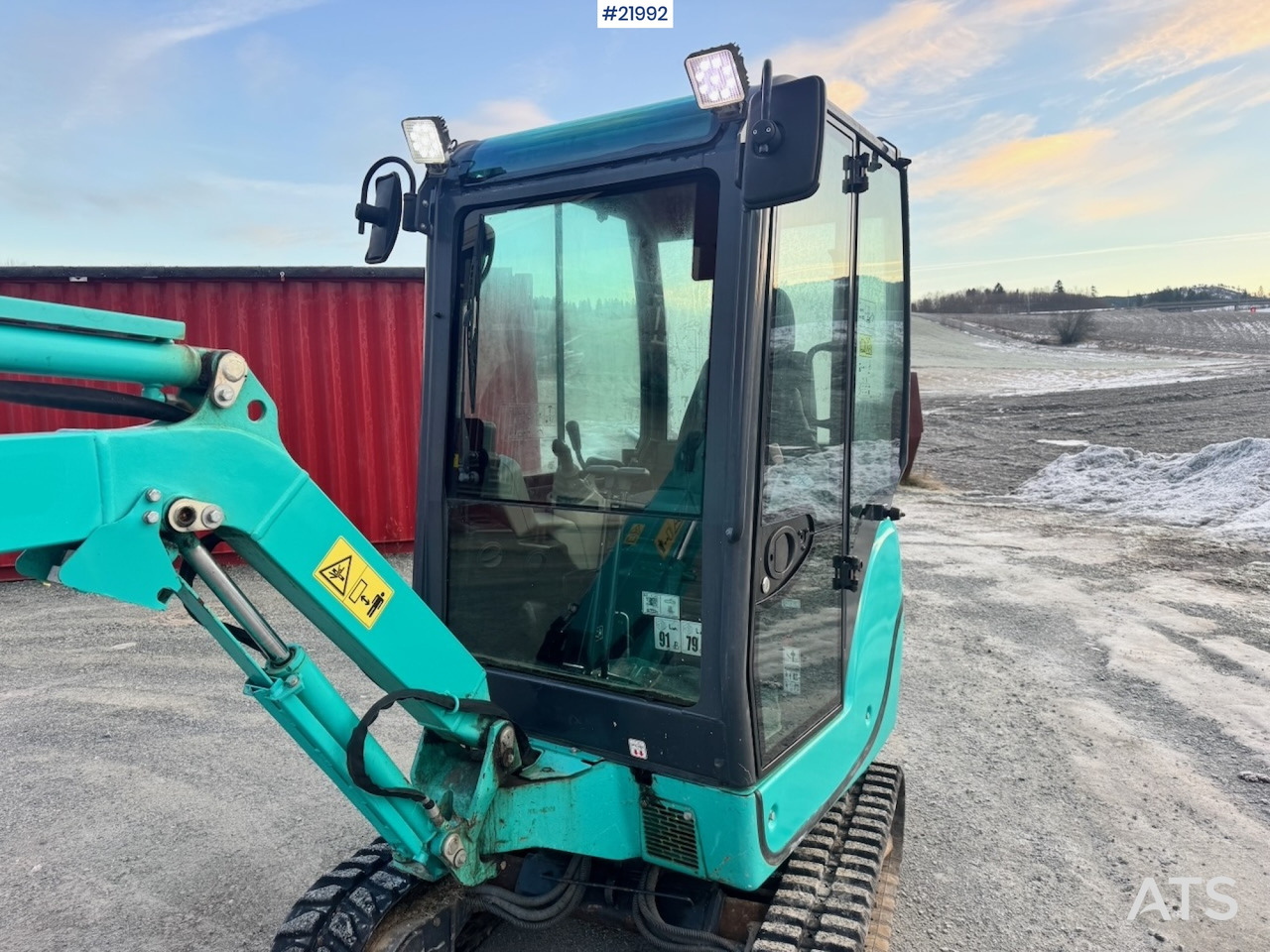 حفار صغير Kobelco 2016 Kobelco SK18 Minigraver m/ Powertilt, 3 skuffer,ripper, klype og Henger.: صورة 11 حفار صغير Kobelco 2016 Kobelco SK18 Minigraver m/ Powertilt, 3 skuffer,ripper, klype og Henger.: صورة 11