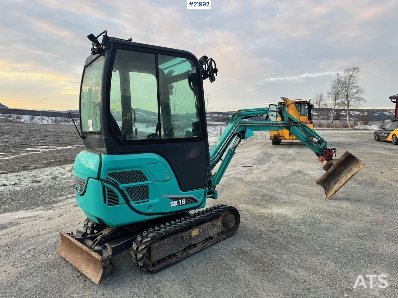 Kobelco 2016 Kobelco SK18 Minigraver m/ Powertilt, 3 skuffer,ripper, klype og Henger. - حفار صغير: صورة 5 Kobelco 2016 Kobelco SK18 Minigraver m/ Powertilt, 3 skuffer,ripper, klype og Henger. - حفار صغير: صورة 5