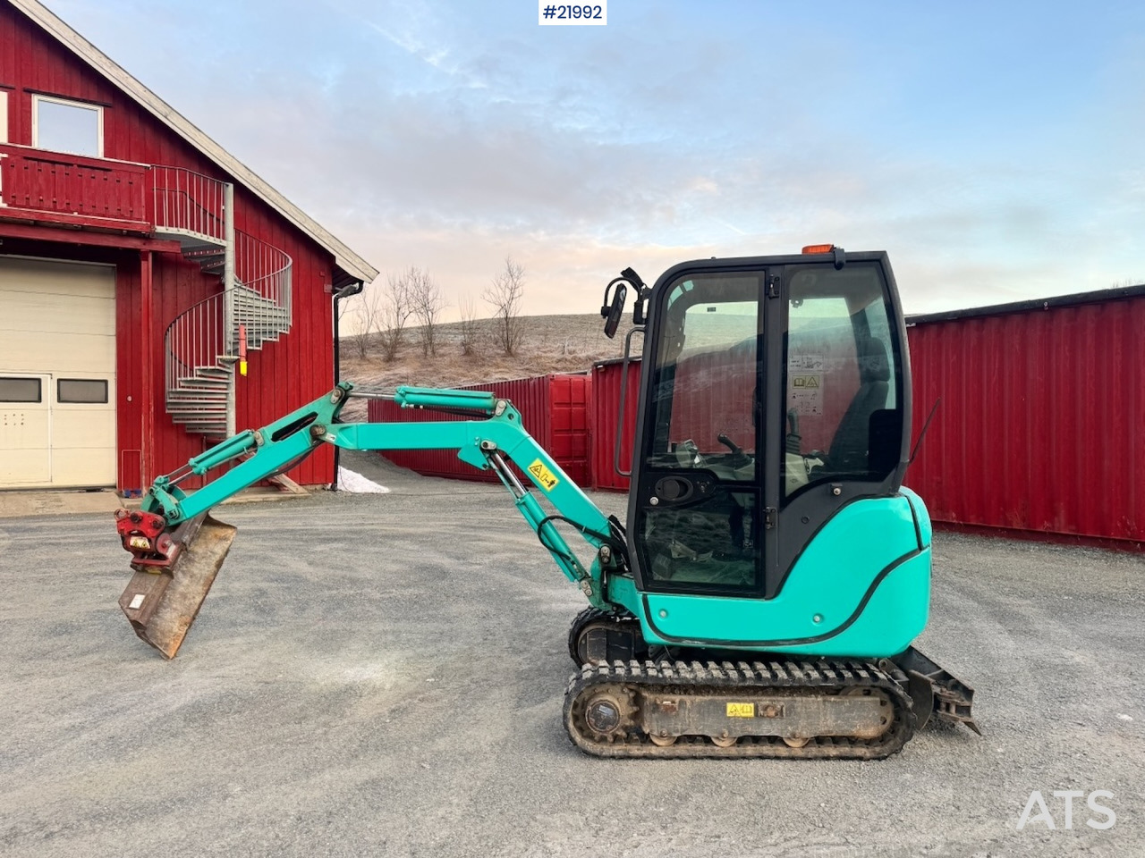 Kobelco 2016 Kobelco SK18 Minigraver m/ Powertilt, 3 skuffer,ripper, klype og Henger. - حفار صغير: صورة 2 Kobelco 2016 Kobelco SK18 Minigraver m/ Powertilt, 3 skuffer,ripper, klype og Henger. - حفار صغير: صورة 2