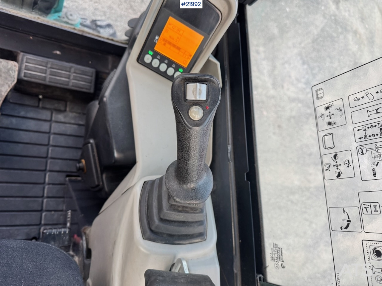 حفار صغير Kobelco 2016 Kobelco SK18 Minigraver m/ Powertilt, 3 skuffer,ripper, klype og Henger.: صورة 17 حفار صغير Kobelco 2016 Kobelco SK18 Minigraver m/ Powertilt, 3 skuffer,ripper, klype og Henger.: صورة 17