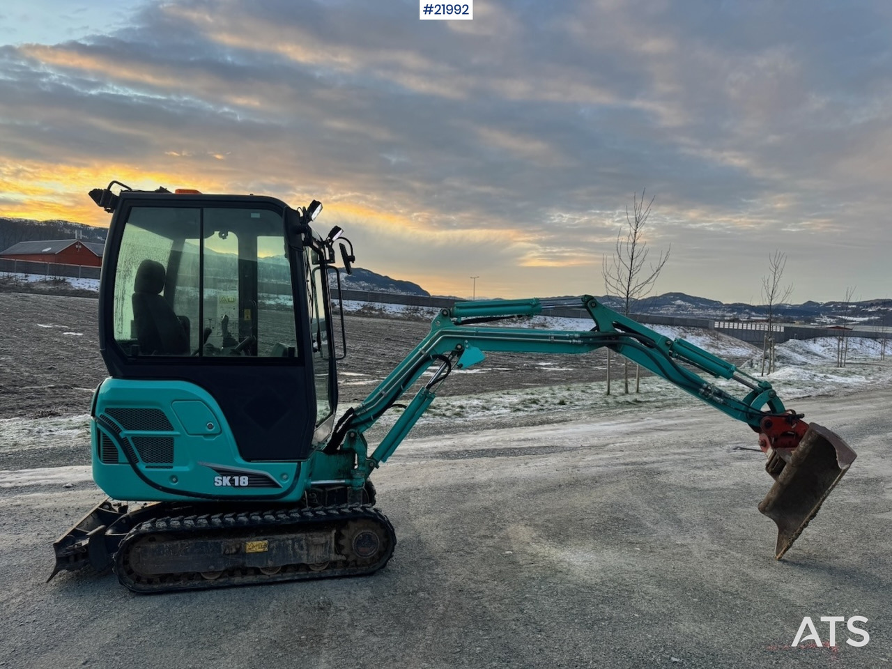 حفار صغير Kobelco 2016 Kobelco SK18 Minigraver m/ Powertilt, 3 skuffer,ripper, klype og Henger.: صورة 6 حفار صغير Kobelco 2016 Kobelco SK18 Minigraver m/ Powertilt, 3 skuffer,ripper, klype og Henger.: صورة 6