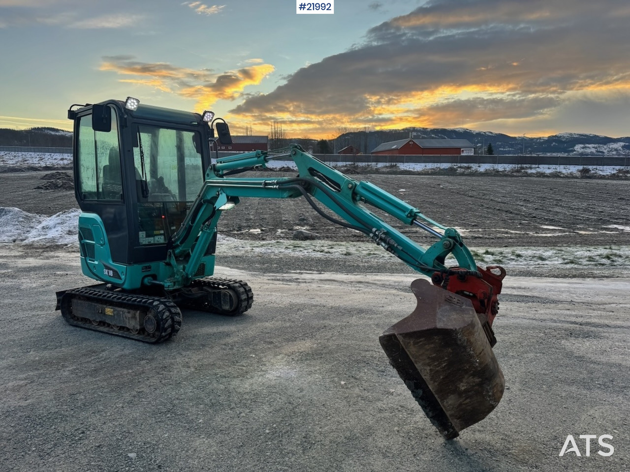 حفار صغير Kobelco 2016 Kobelco SK18 Minigraver m/ Powertilt, 3 skuffer,ripper, klype og Henger.: صورة 7 حفار صغير Kobelco 2016 Kobelco SK18 Minigraver m/ Powertilt, 3 skuffer,ripper, klype og Henger.: صورة 7