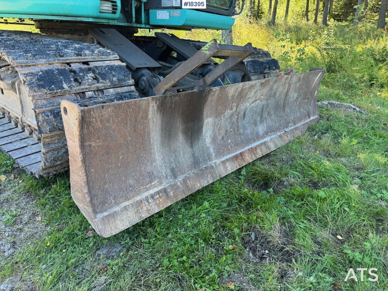 حفّار Kobelco SK140SRLC: صورة 20