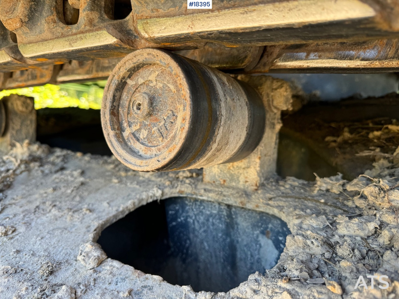 حفّار Kobelco SK140SRLC: صورة 27