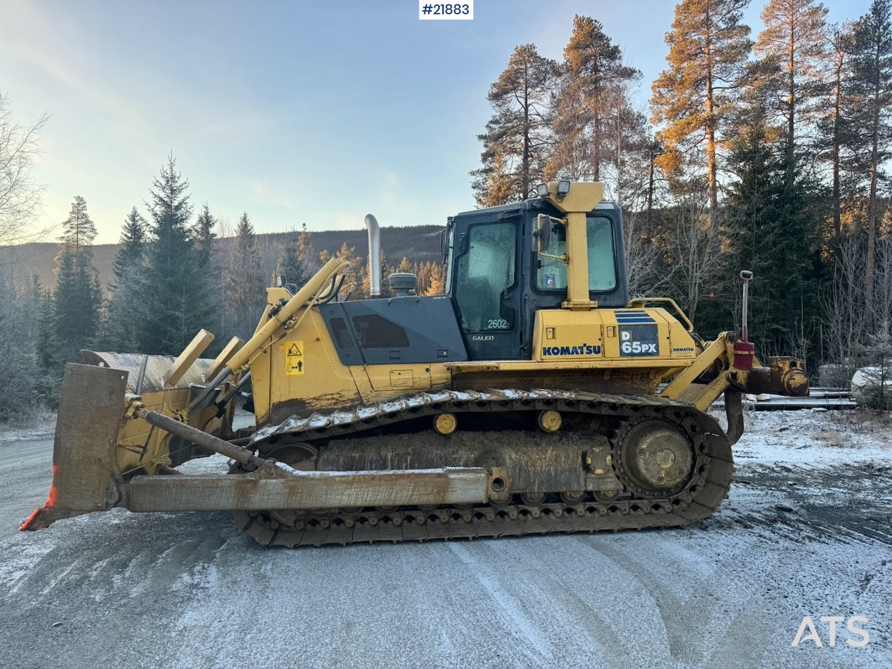 Komatsu D65 PX-15 - بلدوزر: صورة 3 Komatsu D65 PX-15 - بلدوزر: صورة 3