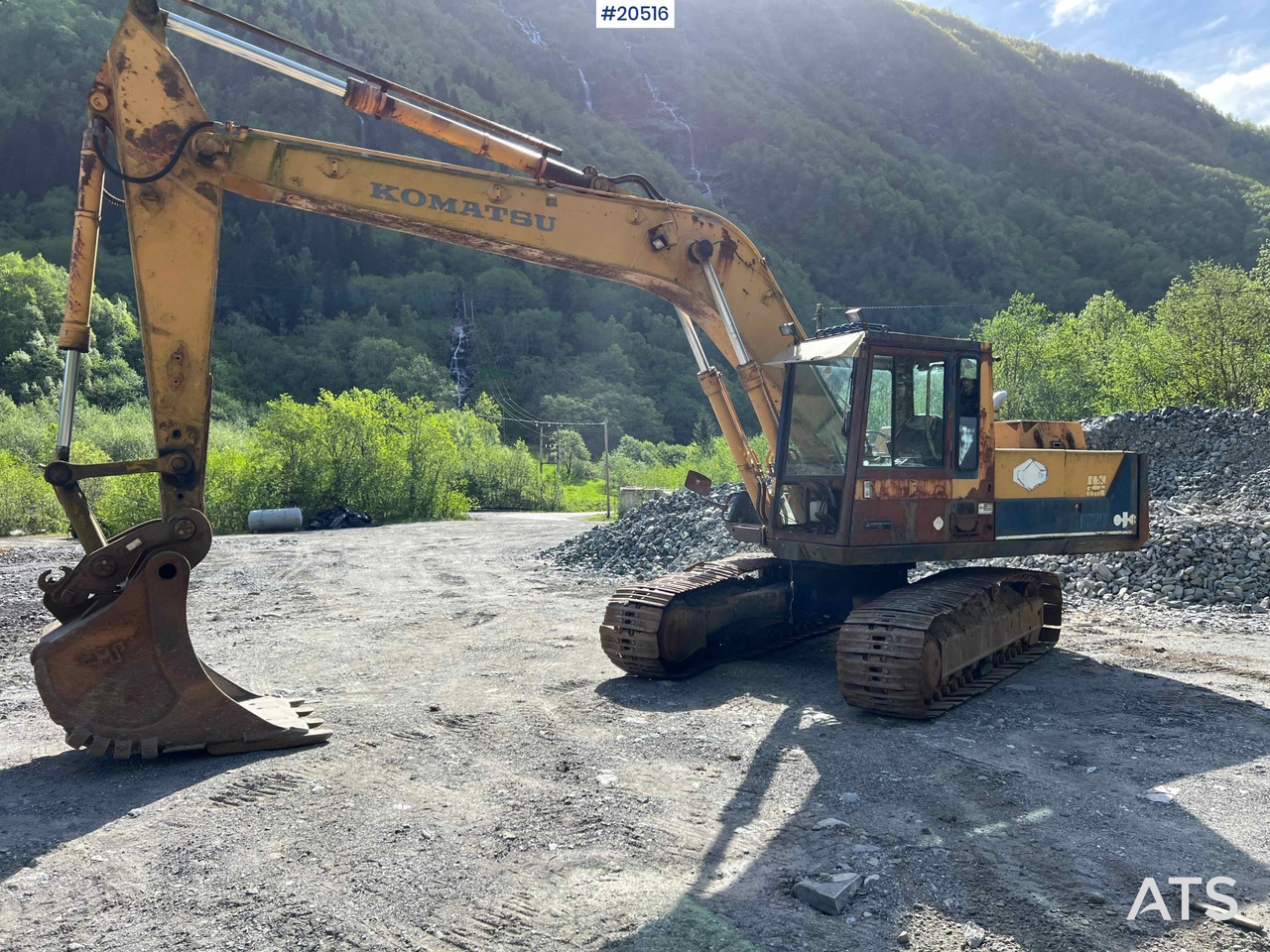 Komatsu PC200-3 - حفّار: صورة 1 Komatsu PC200-3 - حفّار: صورة 1