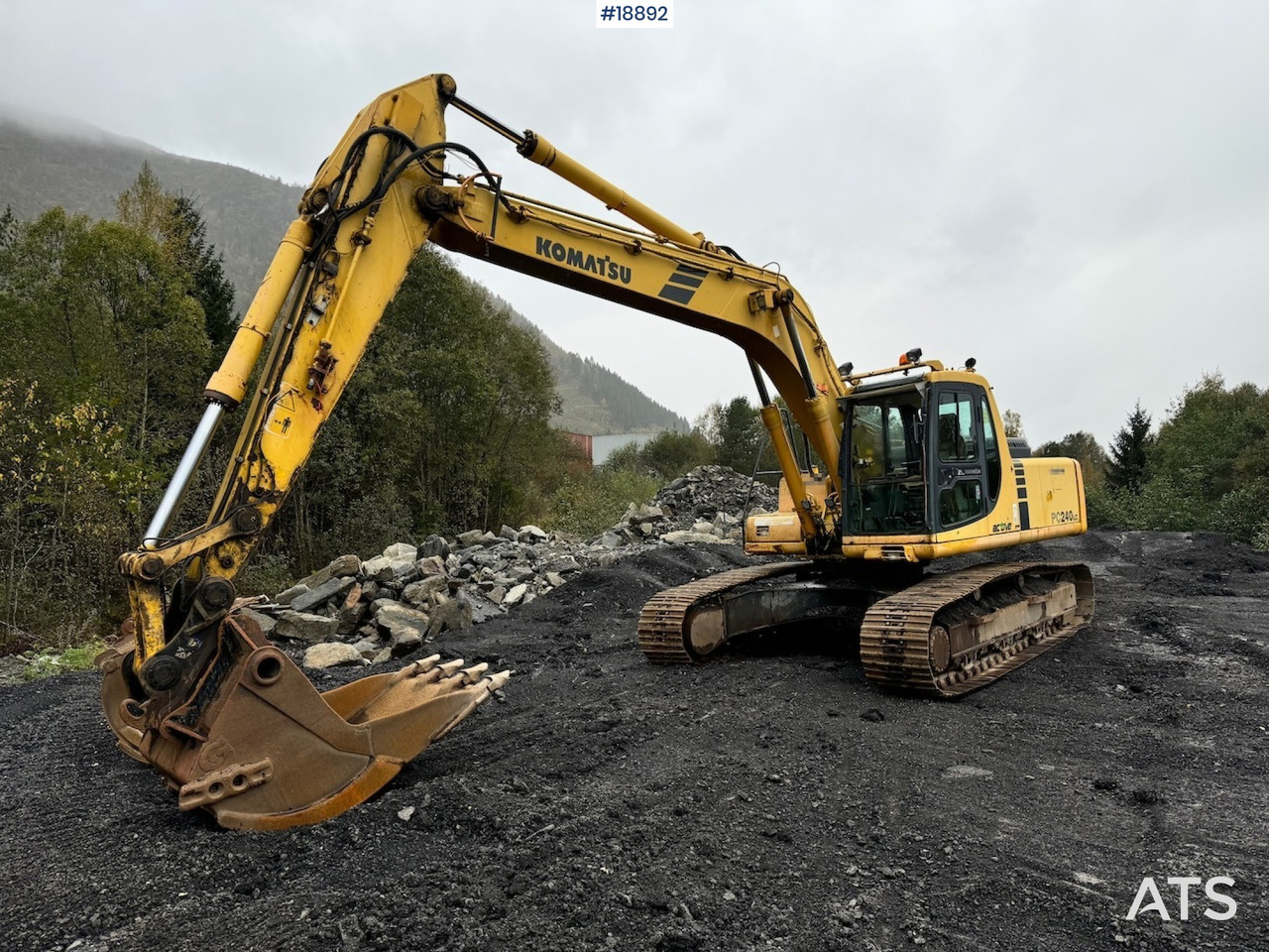 Komatsu PC240LC-6K Beltegraver m/ Graveskuffe - حفّار: صورة 1 Komatsu PC240LC-6K Beltegraver m/ Graveskuffe - حفّار: صورة 1