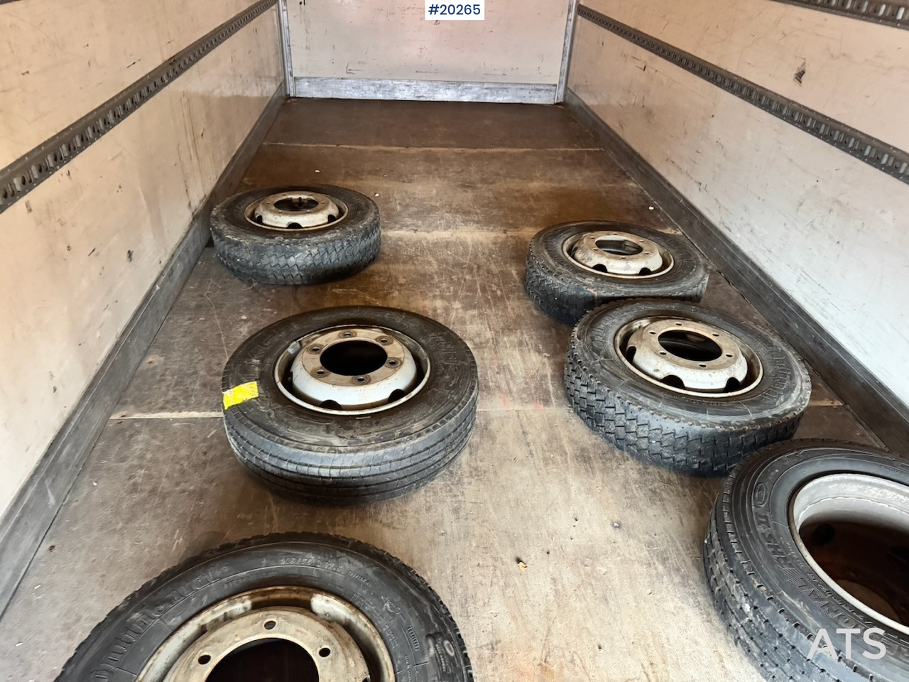 شاحنة صندوقية Renault midlum 220.08: صورة 16