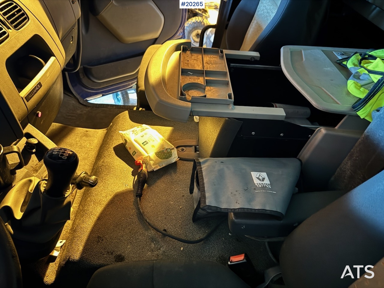 شاحنة صندوقية Renault midlum 220.08: صورة 29