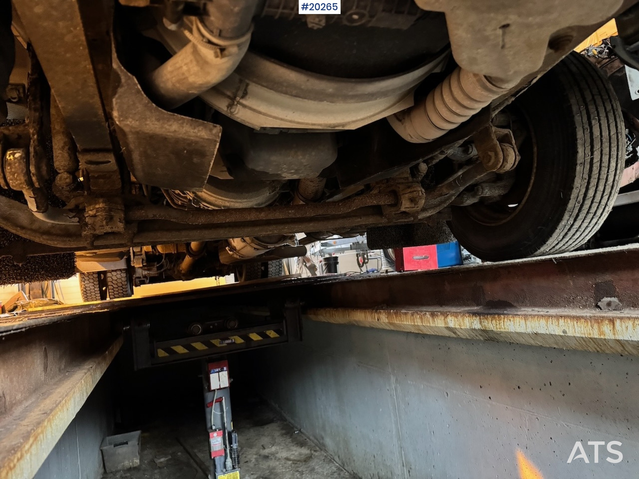 شاحنة صندوقية Renault midlum 220.08: صورة 8