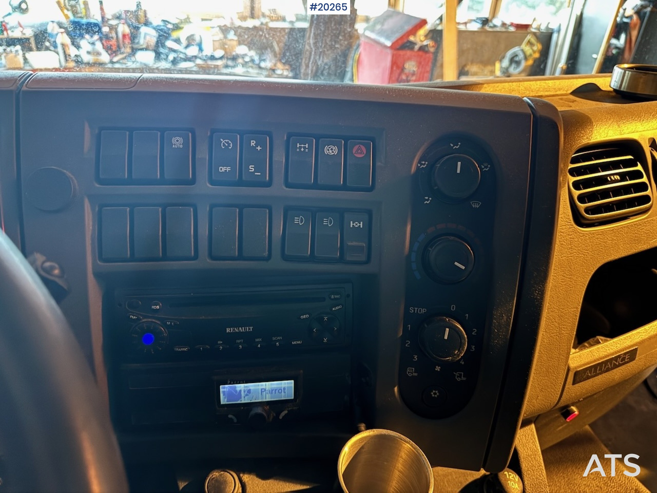 شاحنة صندوقية Renault midlum 220.08: صورة 31